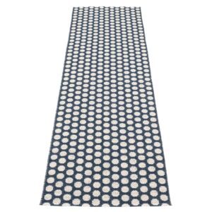 Pappelina Noa gulvtæppe 70 cm x 250 cm, dark blue/vanilla